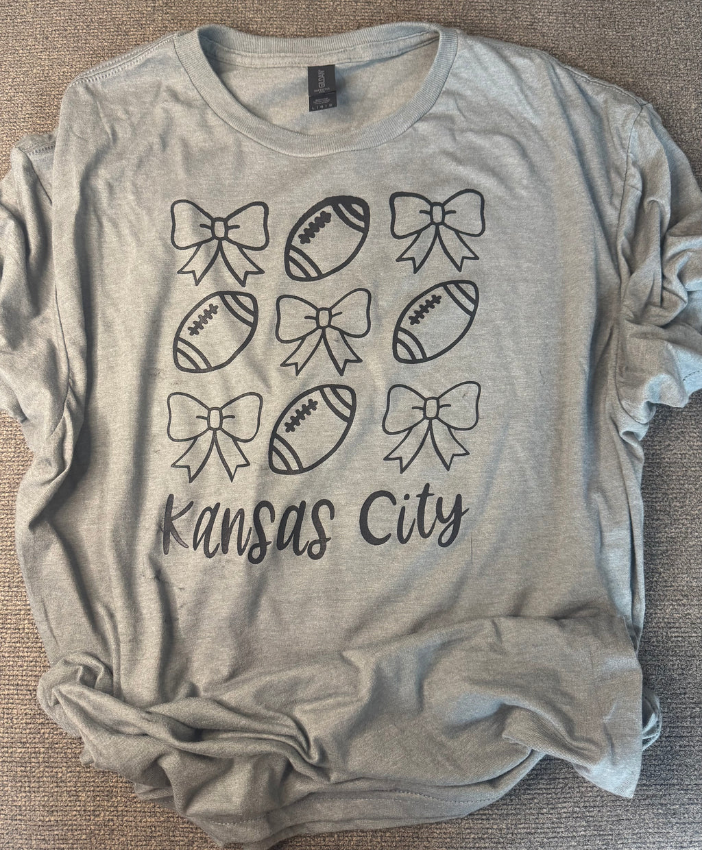 Bows + Balls Tee | Gray